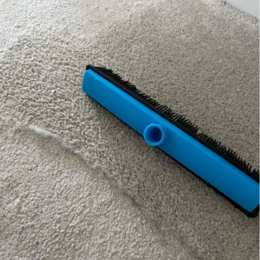 Balai antistatique pour sol et tapis – Ramassez les poils sans effort