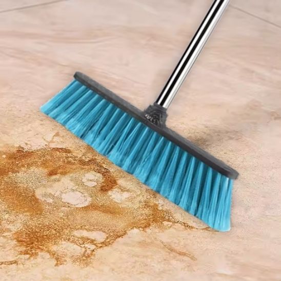 Balai à long manche – L’Essentiel pour un nettoyage efficace