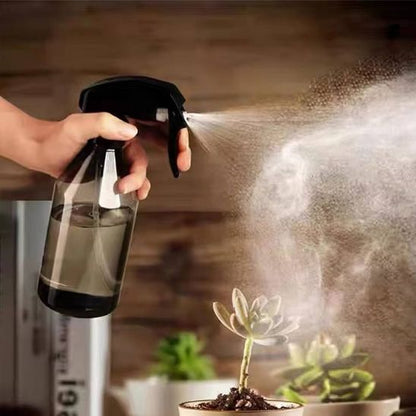 Un pulvérisateur - multifonction pour coiffeurs, jardiniers et usage domestique - Benziclean